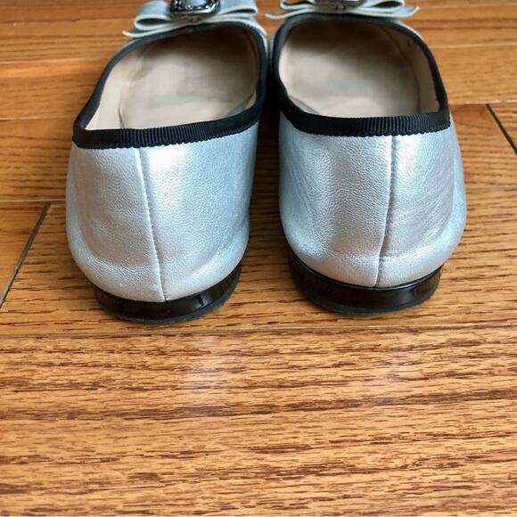 MARC JACBOBS SILVER LAMBSKIN LEATHER BALLET FLATS CAP TOE PATENT Women’s Size 8 - Picture 5 of 8